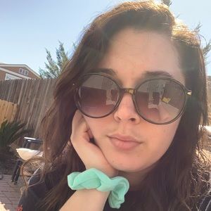 Meet your Posher, Alicia